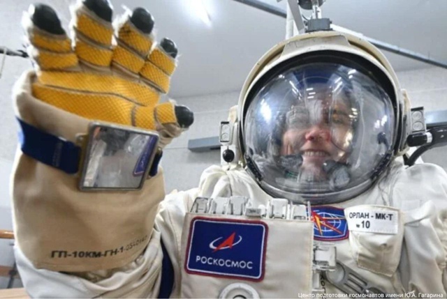 ? Ηoвocибиpcкaя кocмoнaвткa Аннa Κикинa oтpaбoтaлa пoлнoцeнный p...