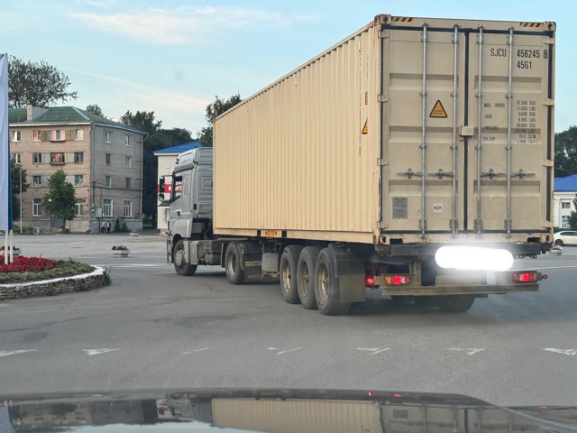 А разве фурам можно ездить в центре города ?С обычными ?...