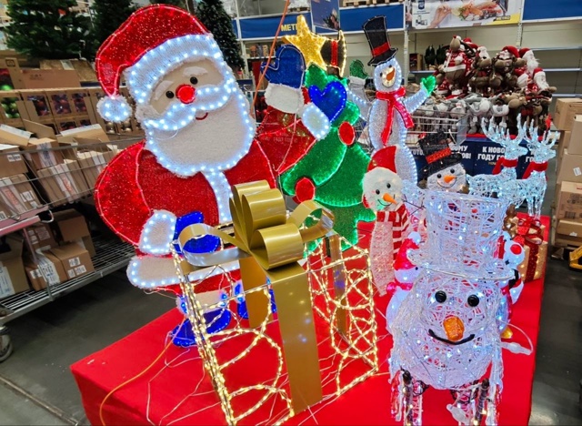 В Самарском METRO появилась коллекция новогодних украше?...