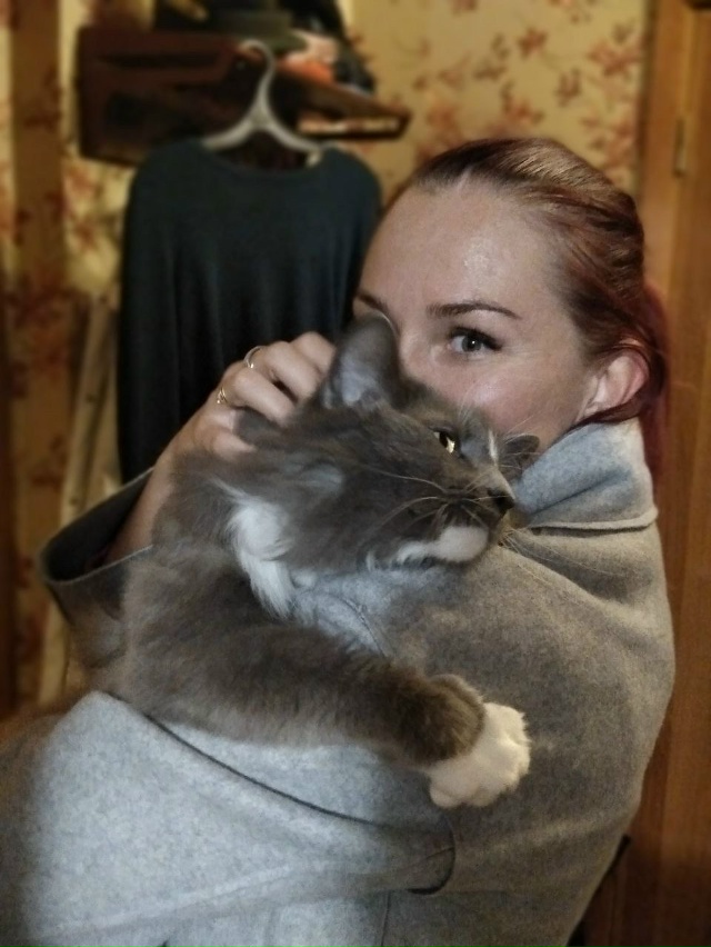 Зефир всегда любит обниматься… и обнимает , как челове...