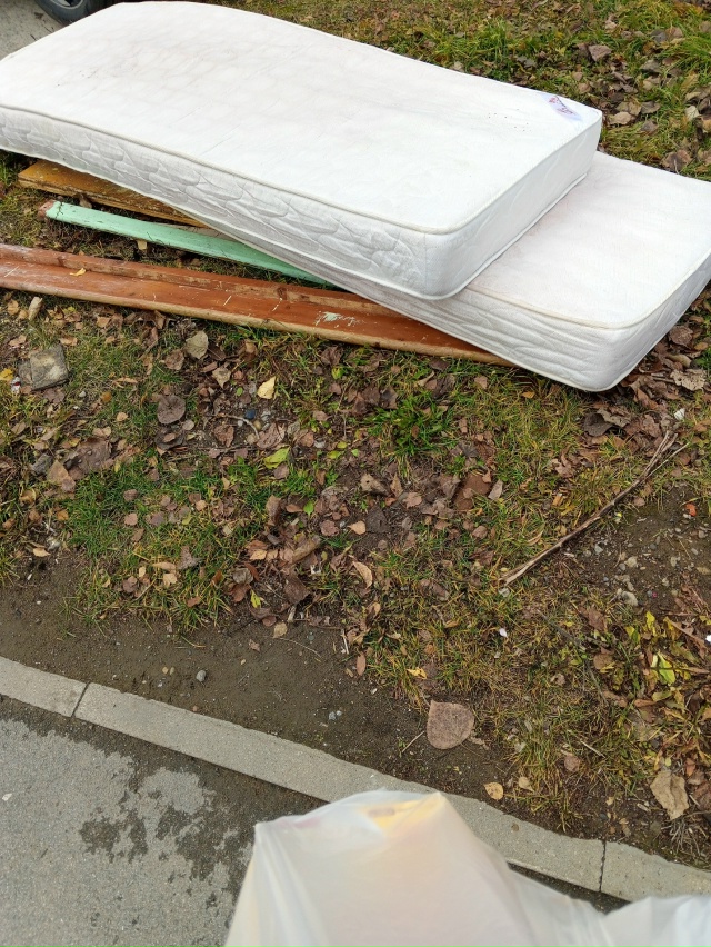 Кто просит маты для физических упражнений на улице? Са?...