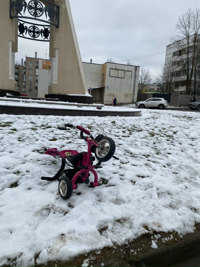 Добрый день! На круговом у часовни кто-то потерял или з?...