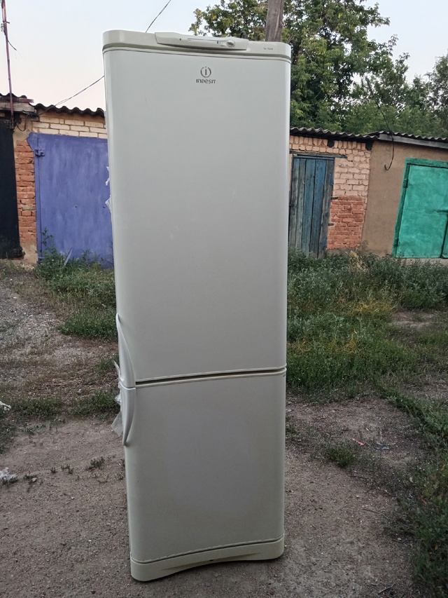 Продам холодильник indesit в отличном рабочем состоянии
12...