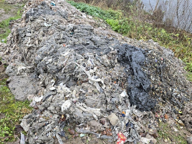 Тряпки, пищу и предметы личной гигиены вылавливают из ?...