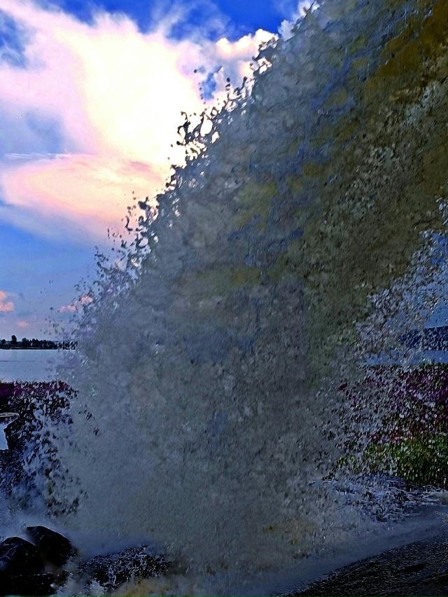 Чайковская ТЭЦ создала невероятный водопад на Каме! 🌊...