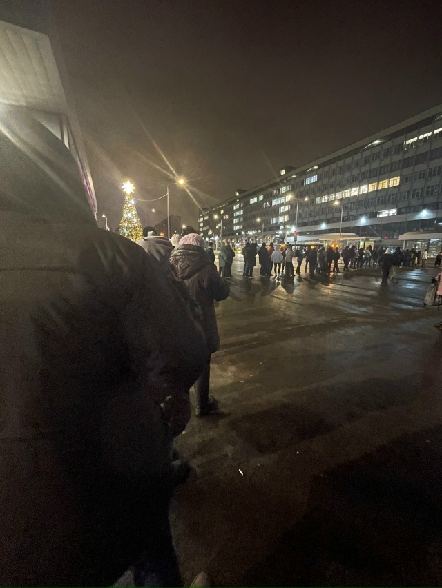 Добрый вечер, 3 декабря 18:25, Царицыно, очередь на 1020 за м?...