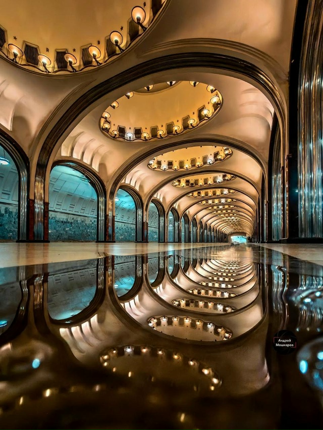 📸 Великолепные фотографии со станции Маяковская.
Это...