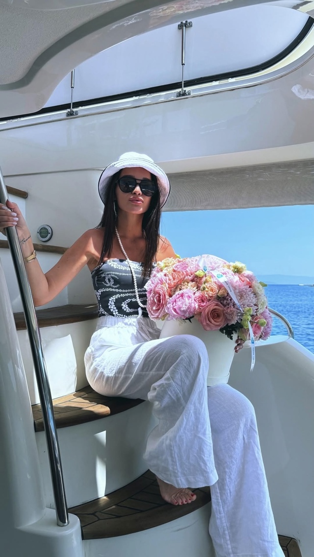 Молодожены наслаждаются медовым месяцем!
Ксения Боро?...