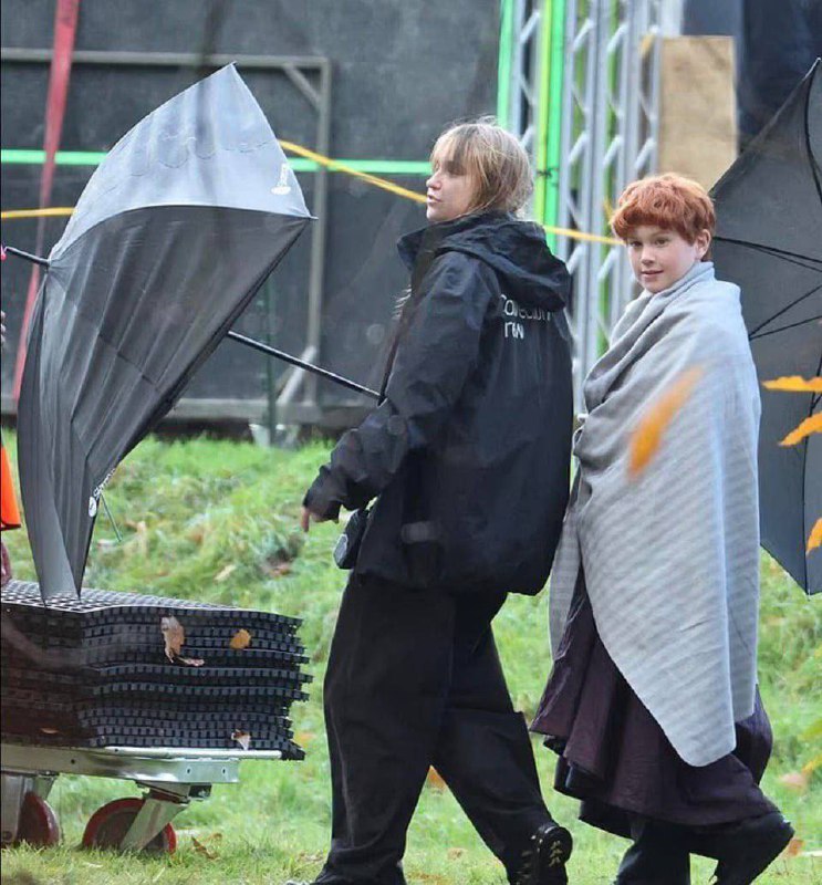 В сети появились кадры со съемок сериала о Гарри Поттере от HBO — показали, как будут выглядеть Гарр