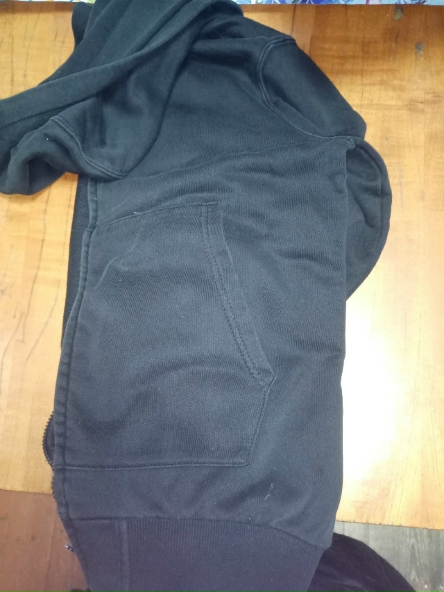 Оставлены вещи на стадионе, спрашивать у сторожа.
[id33834...