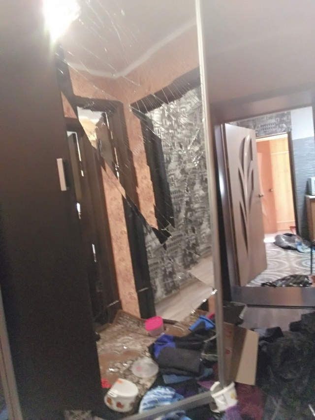 Пьянчужки на посиделке вколотили всю квартиру