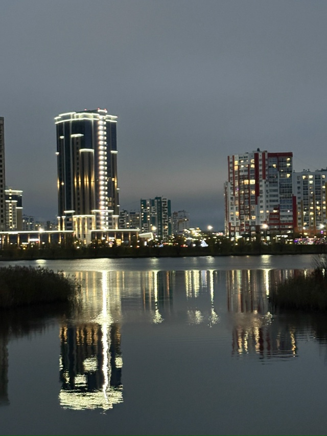 Набережная Спутника и в наступивших сумерках хороша!???...