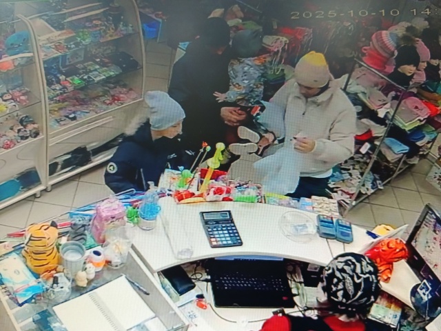 Сегодня 10.10.после 14-00 девушка переводила деньги за поку...