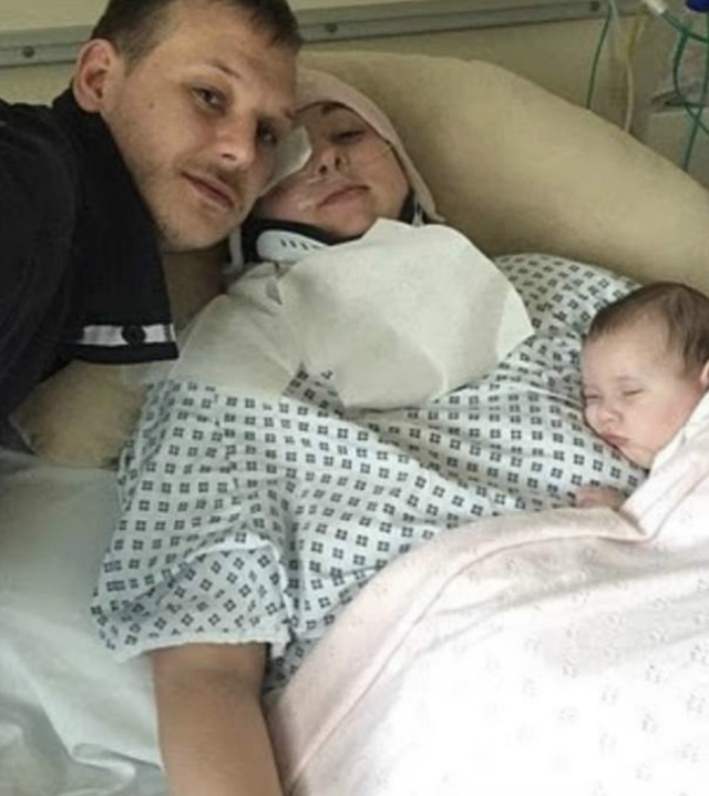 Сильно зевнула — и сломала шею: мать двоих детей оказа?...