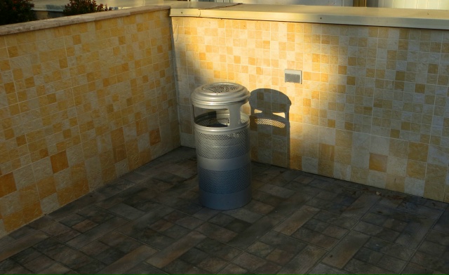 Даже безобидная урна в Ялте в пятницу 13-го...