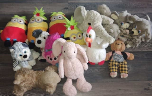 Отдам пакет игрушек за 2 киндера для девочек. Обращатьс...