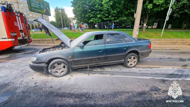 👉В Смоленске после ДТП загорелся автомобиль
📌Об это...