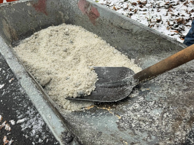 Можайские дворники работают с использованием совреме?...