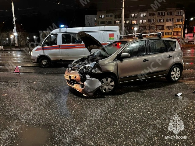 ‼️ На улице Калинина в Брянске столкнулись два легков...