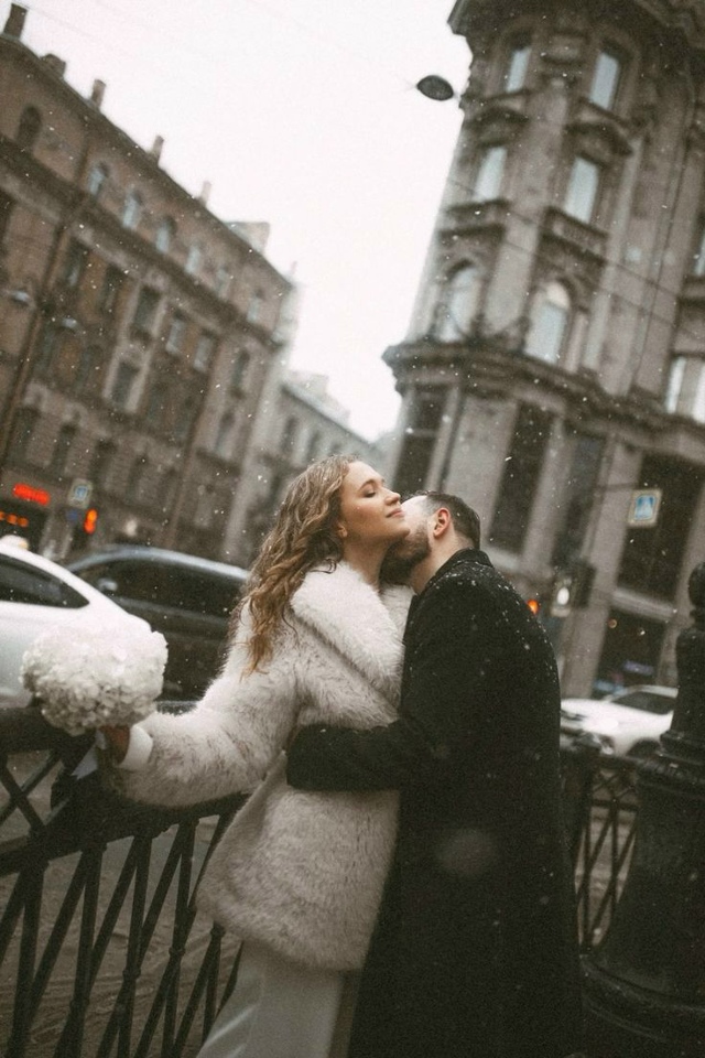 Анонимно
Девочки, у кого была зимняя или осеняя свадьб...