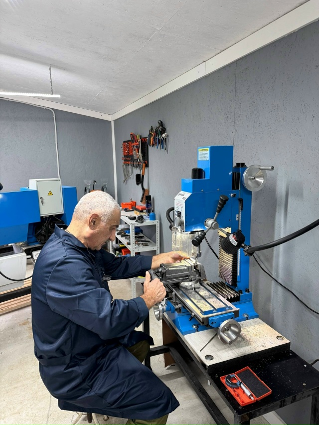 Моё имя Георгий. Предлагаю услуги по обработке металла...