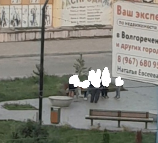 Детская площадка- место распития алкоголя из близлежа?...