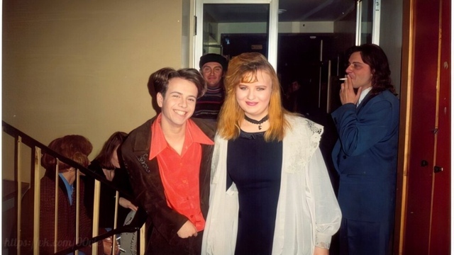 Редкие кадры 90-х: когда звёзды были как все — только яр?...