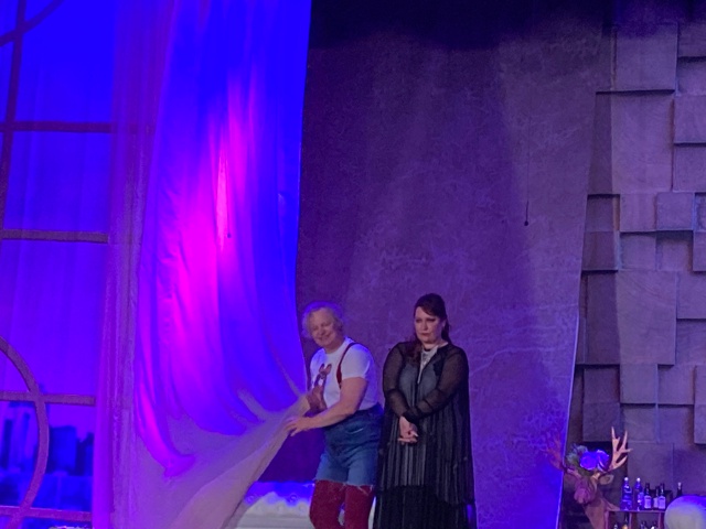 Всем рекомендую сходить на спектакль! Отличная постан?...