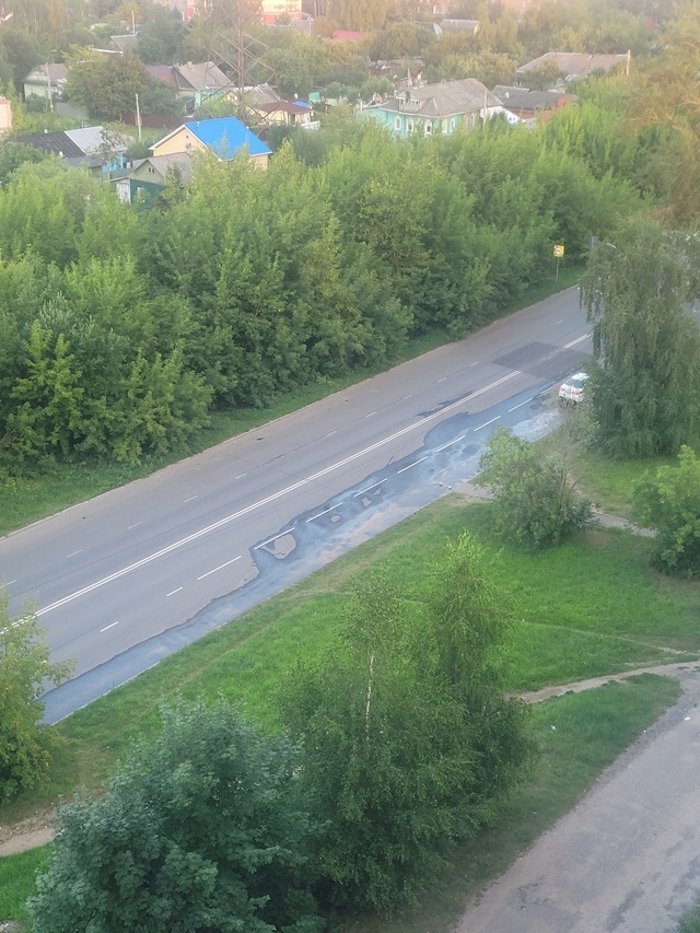 Ньютона 20, каждый год ручейки, на дороге)) подземные гей...