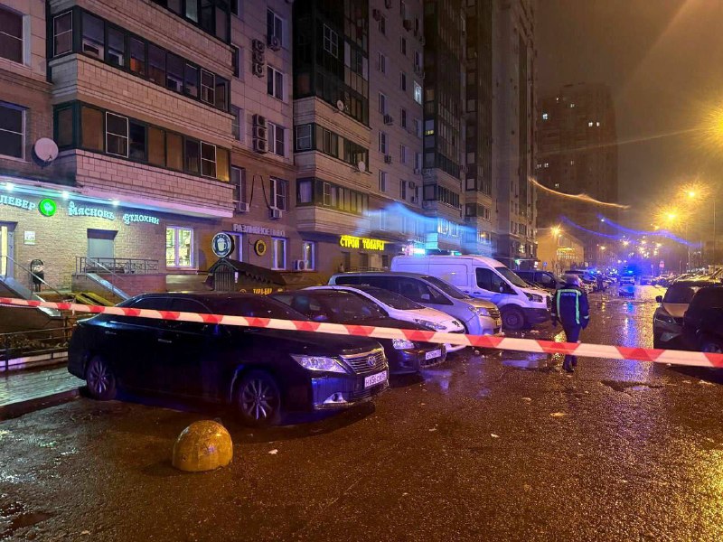 💥 5 человек пострадали в результате атаки БПЛА в Красногорске
Дрон врезался в квартиру на 13-м эта