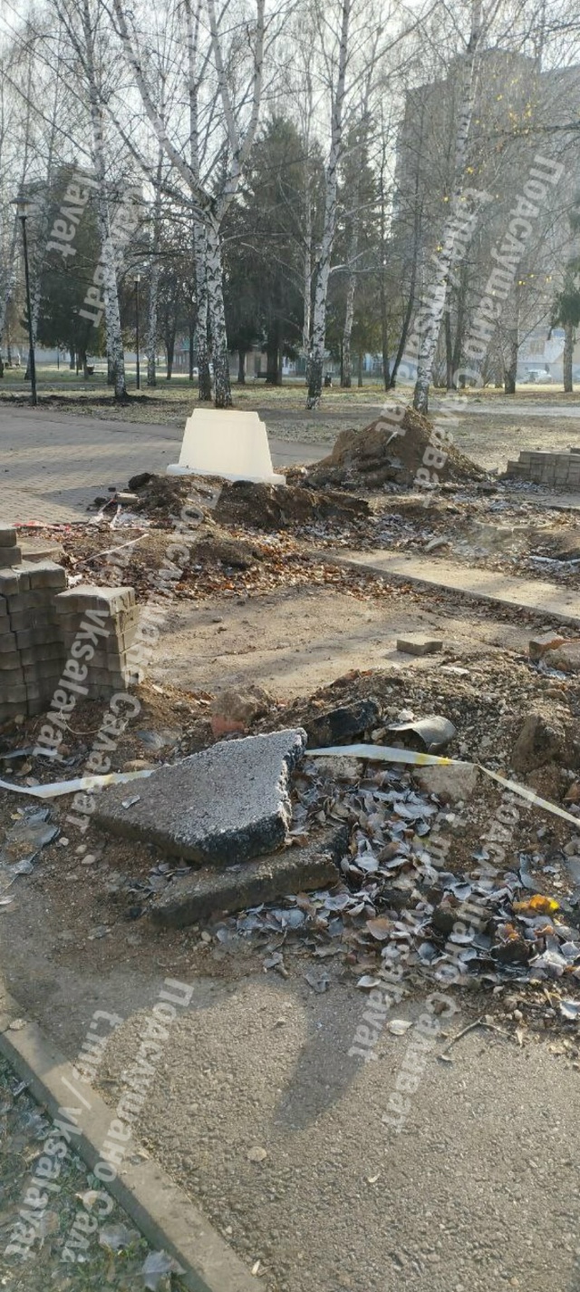 Здравствуйте!Вот эта картина уже четвёртый месяц на ал...