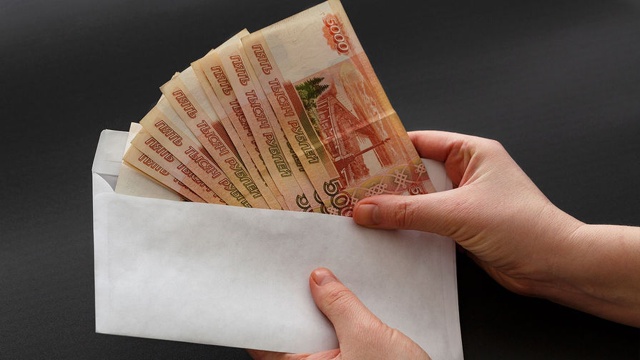 С 1 октября зарплаты ряду бюджетников повысят на 7,6%, со?...