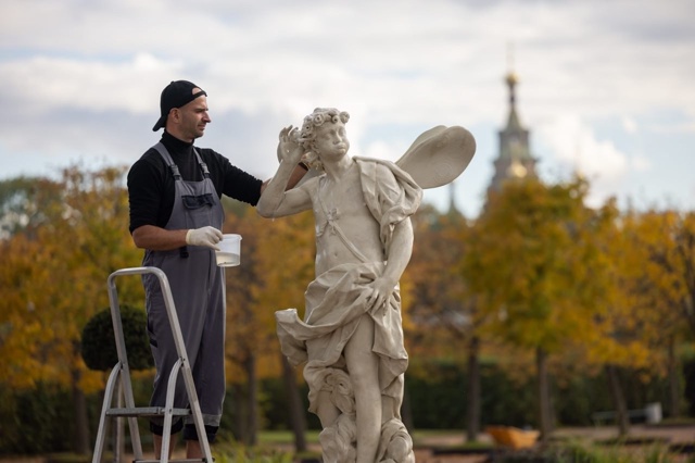 С заботой о скульптуре🪽
Ежегодно перед окончанием с...