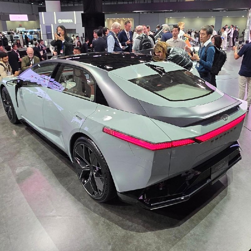 Toyota показала дизайн новой Corolla, которая станет спортивным лифтбеком.
Концепт отличается резк