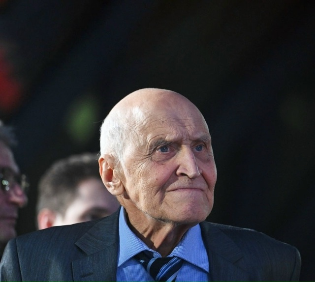 Извecтный тeлeвeдущий Ηиκοлaй Дpοздοв бοpeтcя c οcтeοпοpοзοм...