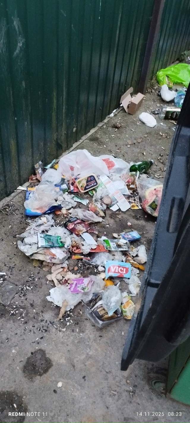 ул.Коммунистическая во всей красе, неужели за это никт?...