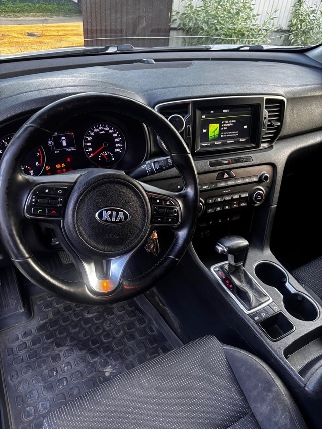 Продажа Kia Sportage 2016 автомат 2.0 149лс передний привод, бенз?...