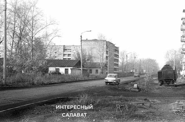 Улица Строителей, октябрь 1988 года. Бараки вытесняются ?...