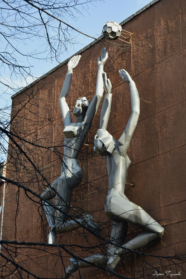 Количество солнечных дней сокращается.
Как поднимает?...