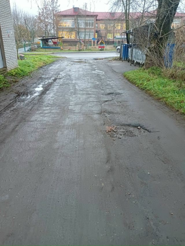 Слуги народа, ни у кого дети или внуки не посещают детс?...