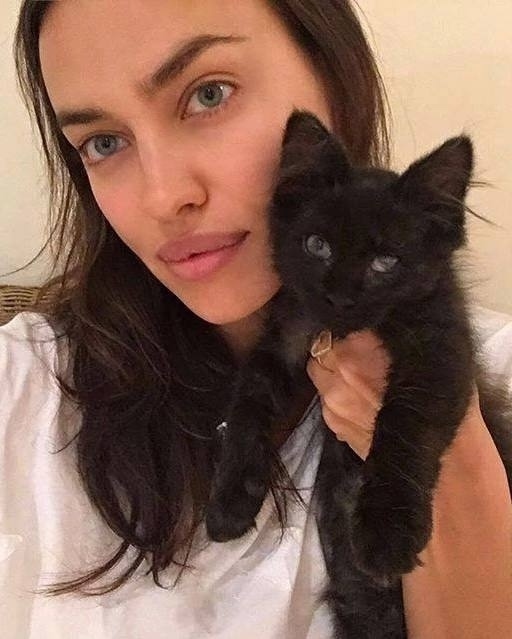 Мгновение, когда глаза Ирины Шейк встречаются с глазам...