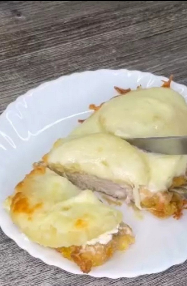 Сочные куриные отбивные с обалденный тянущимся сыром ?...