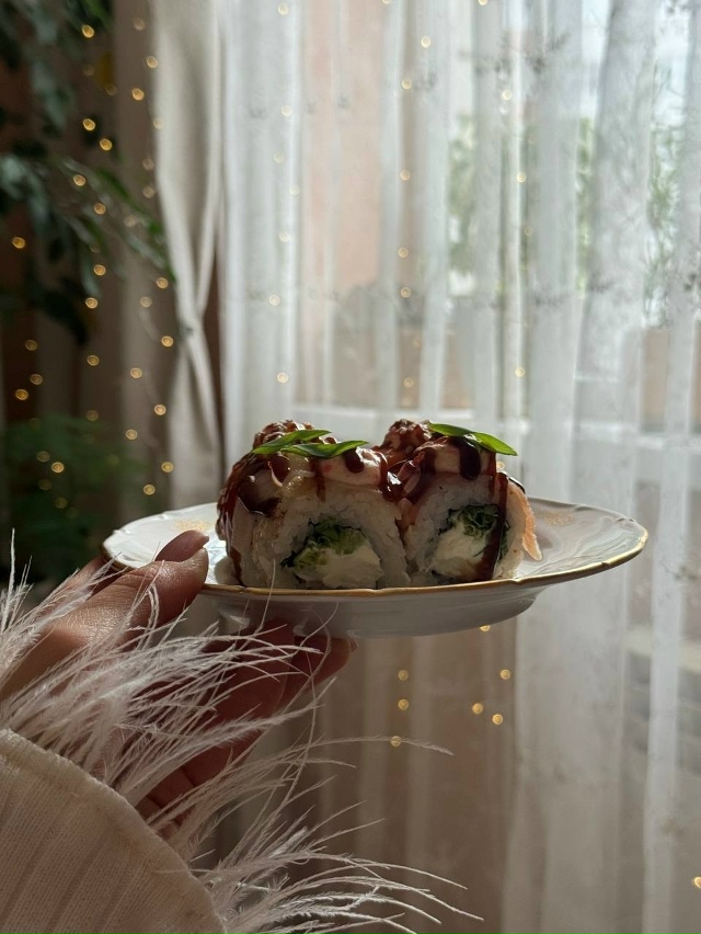 Роллы в выходные - база.
Роллы из [club20225163|«Там, где прав?...