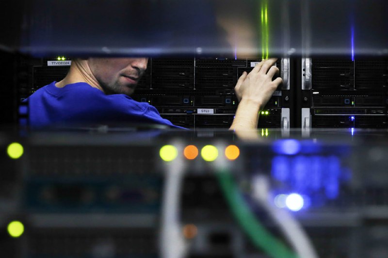 РКН получил полный контроль над рунетом
С этого дня ведомство может полностью контролировать интерн