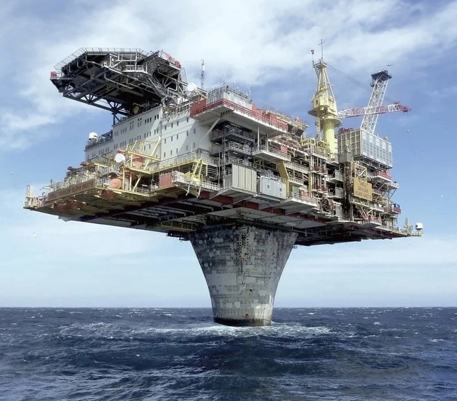 Нефтяная платформа Draugen в Норвегии
Нефтяная платформа...