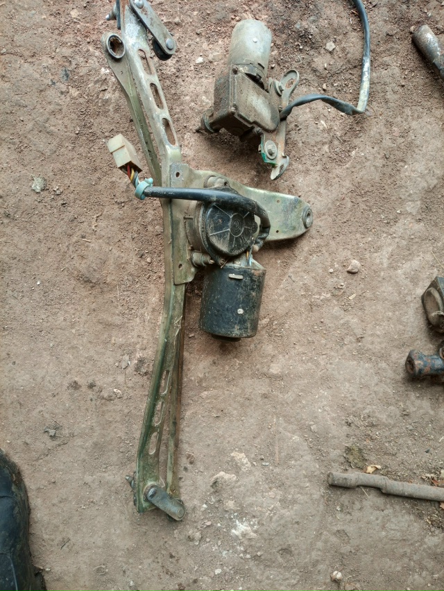 Продам рабочие запчасти на ваз 2109, цена договорная. 895103...