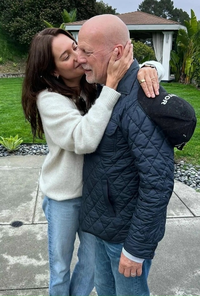 Жена Брюса Уиллиса Эмма Хемминг уже подготовила все к ?...