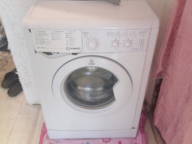 Отдам машину стиральную, воду набирает , сливает, крути...