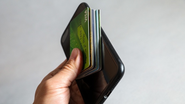 ? Обложить НДС все операции с банковскими картами хот...