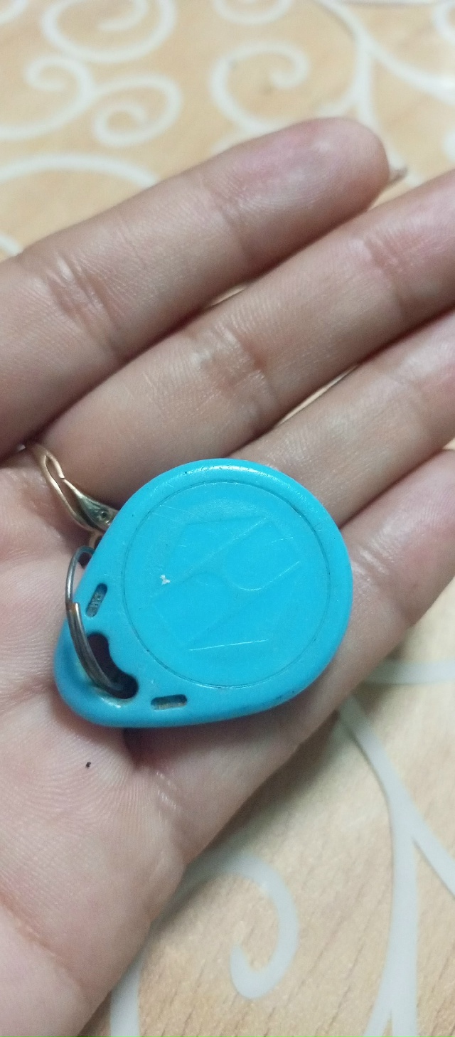 Найден магнит от домофона около восьмиэтажки обращать...